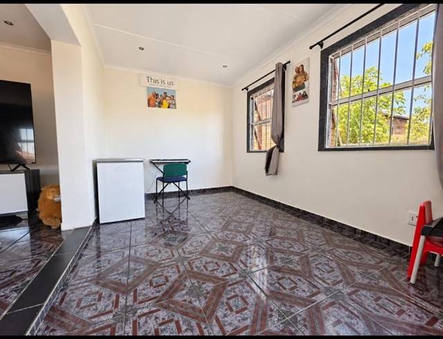 4 BEDROOM TOWNHOUSE FOR SALE IN BROMHOF